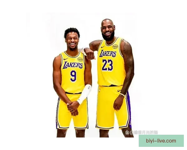 詹姆斯珍惜与布朗尼父子连线展现顶级投篮天赋